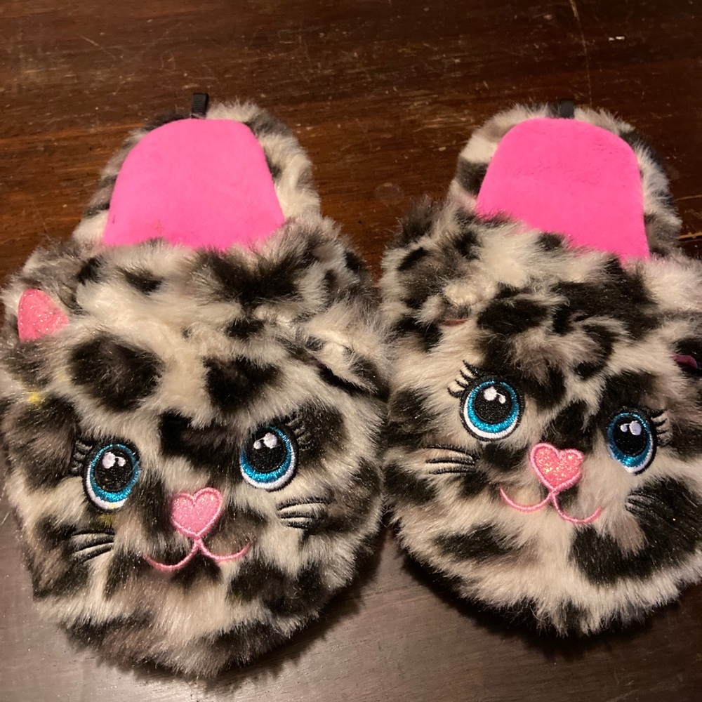 Cute fuzzy cat slippers